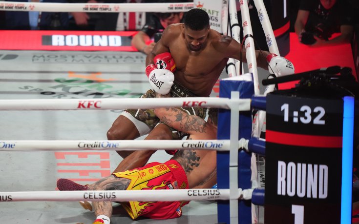 Джошуа: Вие сте майката на Пол, нали? Съжалявам, но това е бокс