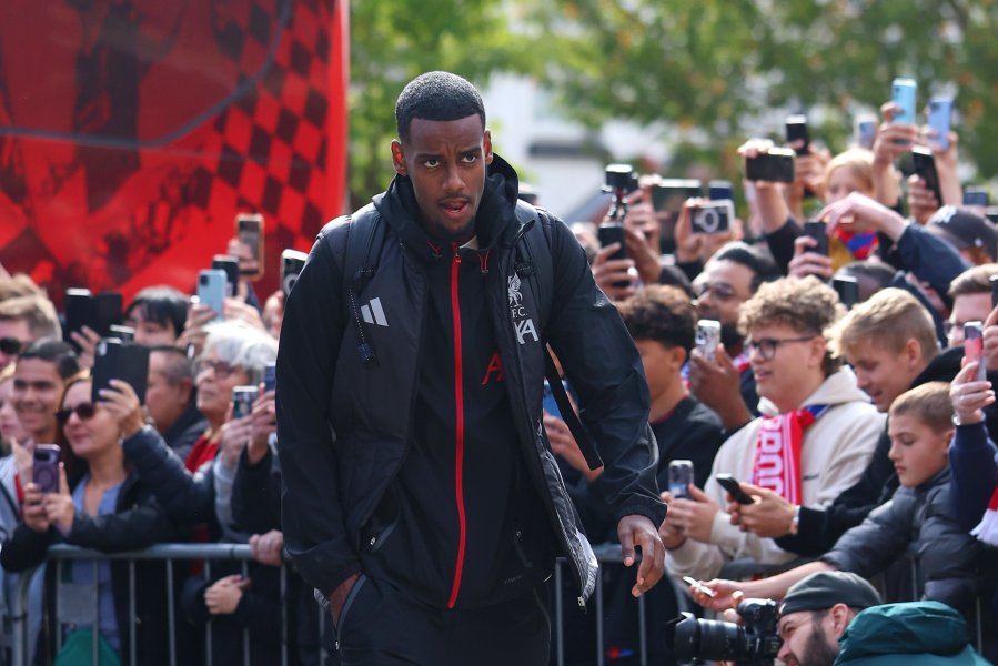 Александър Исак1