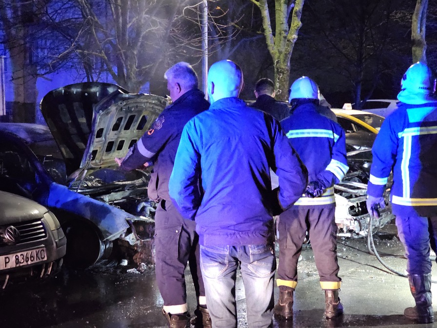 <p>Причините за случилото се се изясняват, а собствениците на колите заявиха, че до следобедните часове на 23 декември автомобилите са били в изправност</p>