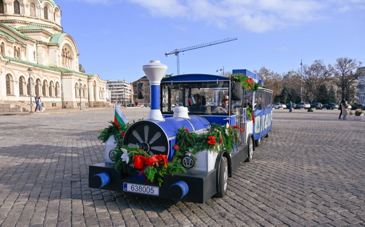 Никола Цолов подкара коледния влак (снимки)
