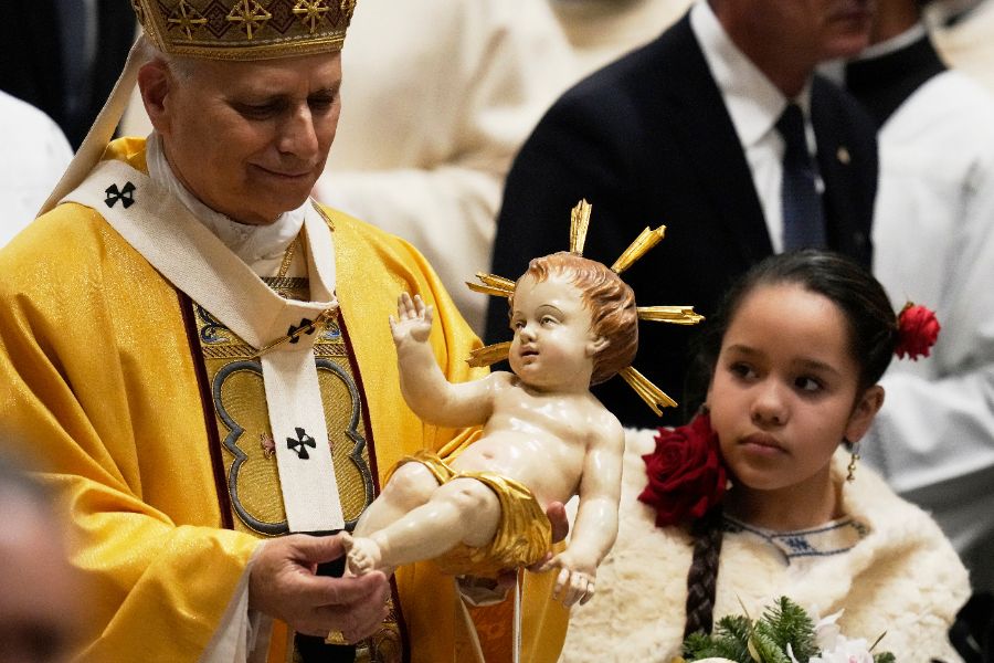 <p>Папа Лъв Четиринадесети отправи днес традиционната Коледна благословия "Урби ет Орби" ("Към Града и към света"), в която Светият отец обикновено споменава глобалните конфликти, предаде Ройтерс.</p>