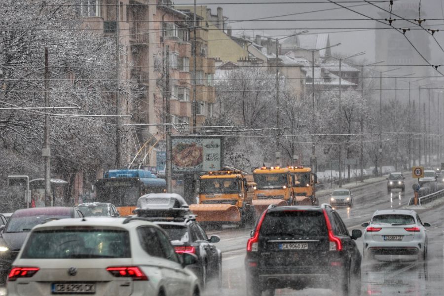 <p>Коледен сняг покри части от България - гледки от празничния ден</p>