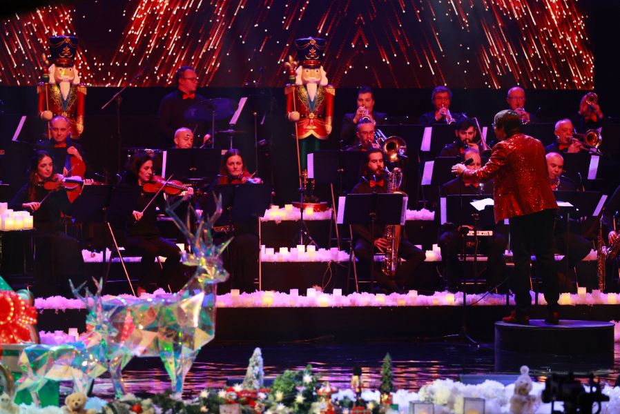 <p>Благотворителният концерт &bdquo;Българската Коледа&ldquo; и тази година събра на едно място обичани български изпълнители и млади музикални таланти. Концертът се провежда за 23-та поредна година и е под патронажа на президента Румен Радев и съпругата му Десислава Радева.</p>