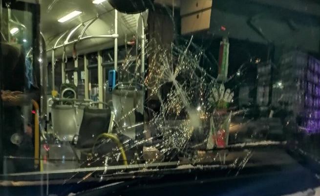 Нападение над автобус в София навръх Коледа, извършителят се издирва