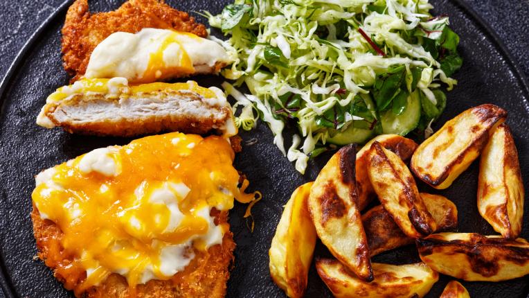 Пилешко филе с топено сирене и чедър