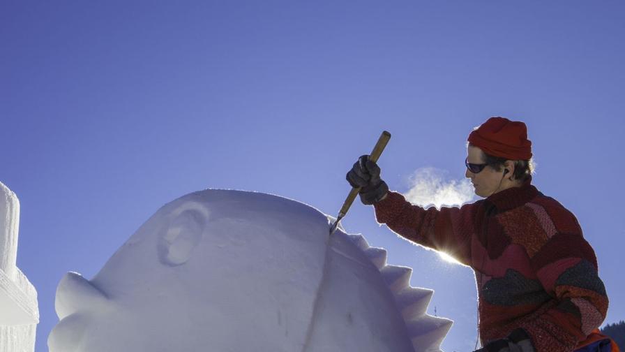 Снежна скулптура на крал се превърна в сензация в Ню Йорк