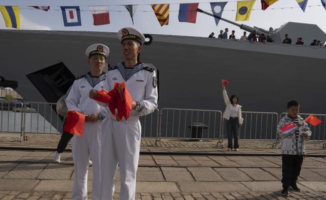 Китай стартира мащабни учения с бойни стрелби около Тайван