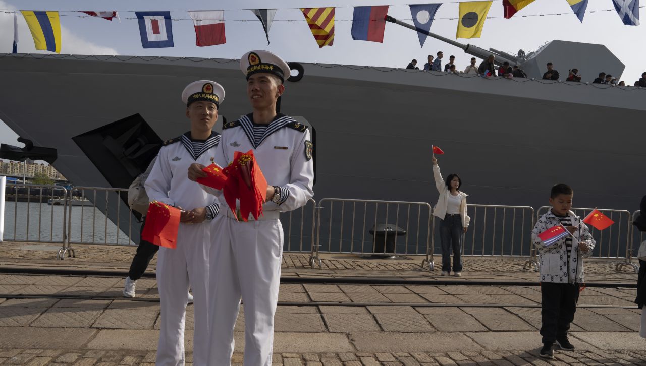 Китай стартира мащабни учения с бойни стрелби около Тайван