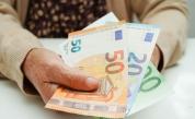 Първи пенсии в евро: Обявиха кога ще се изплащат пенсиите за януари
