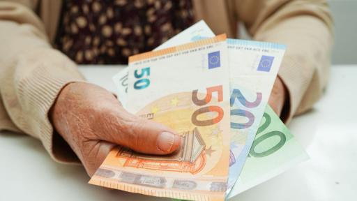 Статистически феномен: Инвалидните пенсии у нас вече изпреварват тези за стаж и възраст