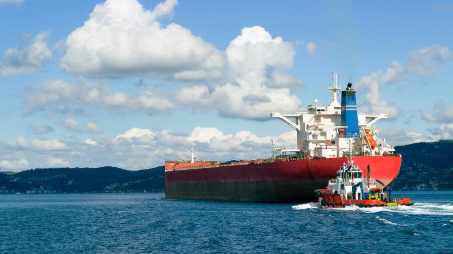 Тревога в Истанбул, танкери се сблъскаха в Мраморно море