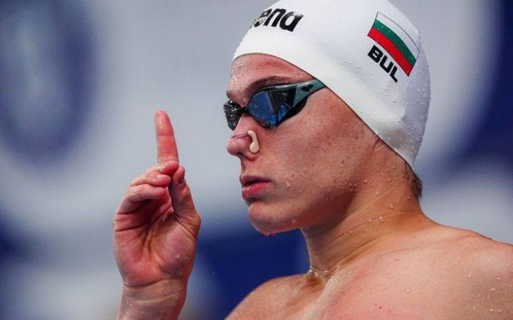 Наш плувец дари наградите си на фондация