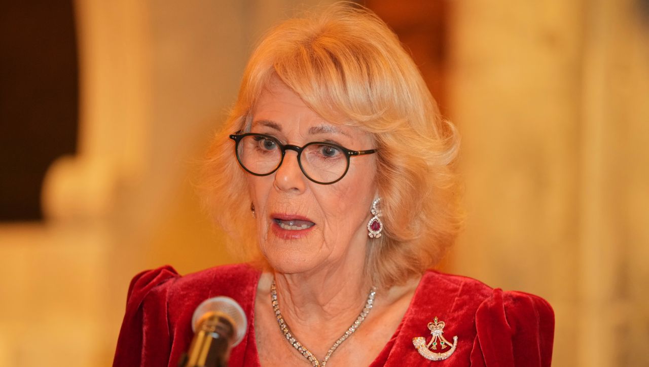 Kралица Камила разказа как е била нападната във влак от мъж, когато били тийнейджърка