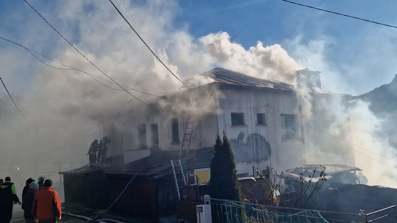 Мъж пострада при пожар в Смолян