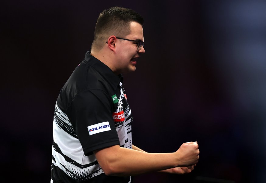 Люк Хъмфрис Джан Ван Веен1