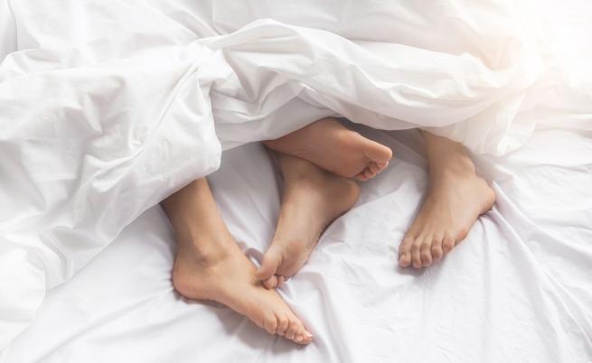 Без секс и алкохол: Какво всъщност прави поколението Z в спалнята?