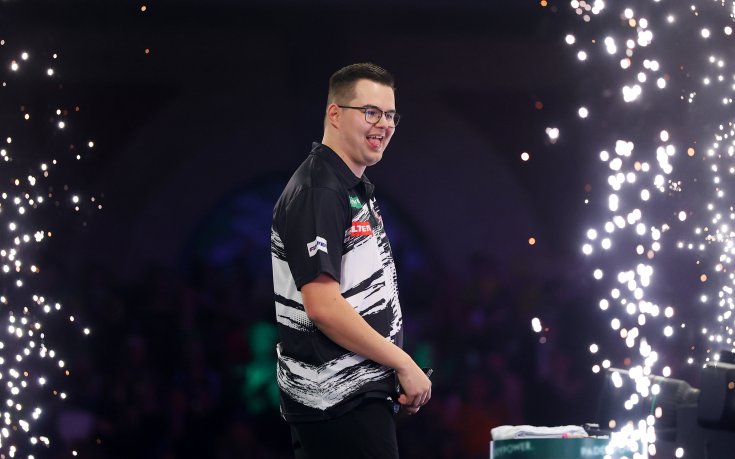 Нидерландска сензация застава на пътя на Литлър към втора поредна световна титла