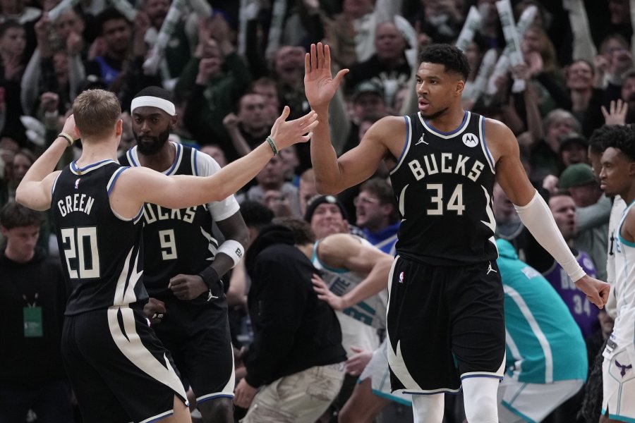 Милуоки Бъкс Шарлът Хорнетс1