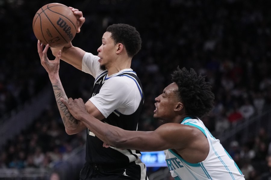 Милуоки Бъкс Шарлът Хорнетс1