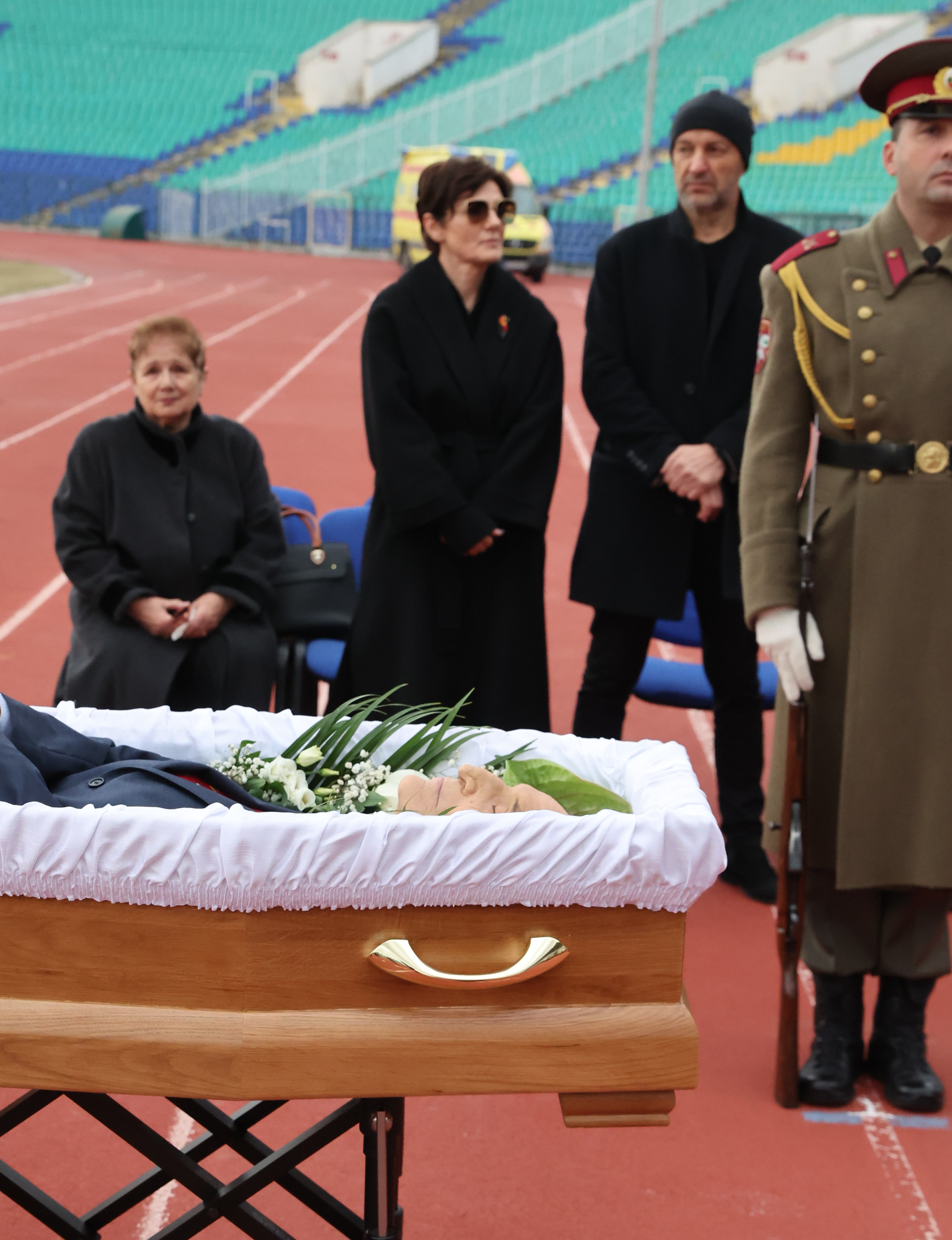 <p>Хиляди се простиха с Димитър Пенев</p>