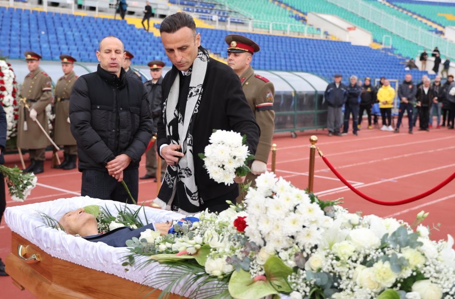 Поклонение пред Димитър Пенев1