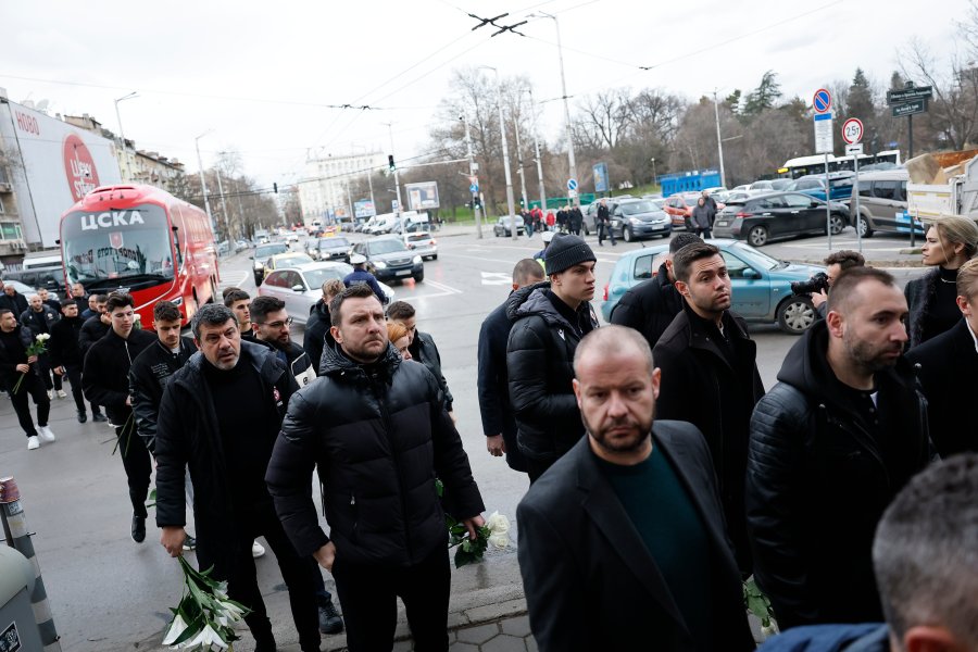 Поклонение пред Димитър Пенев1