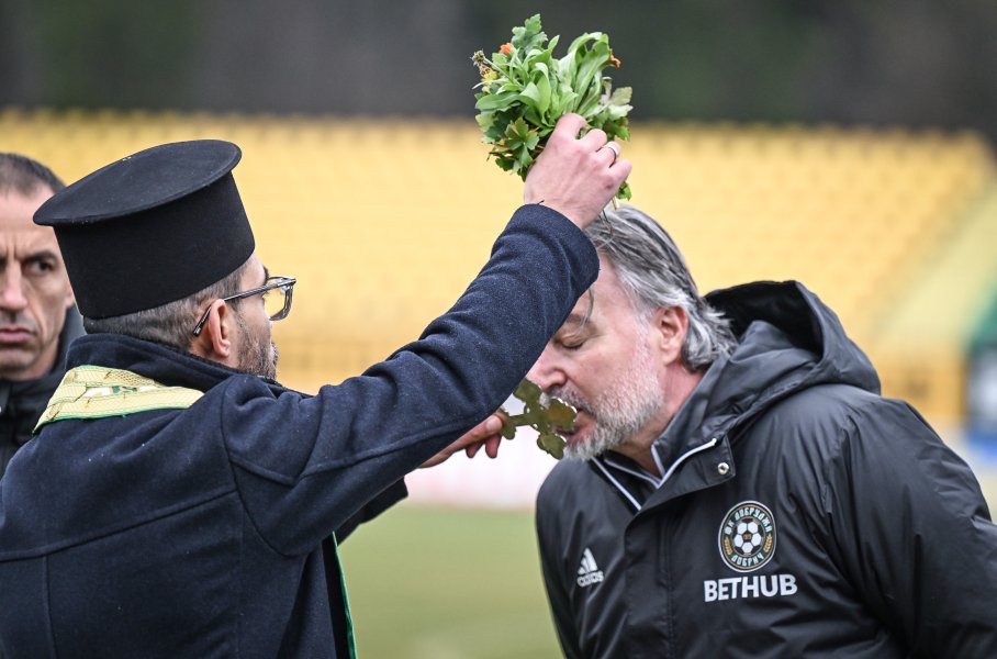 Ясен Петров1