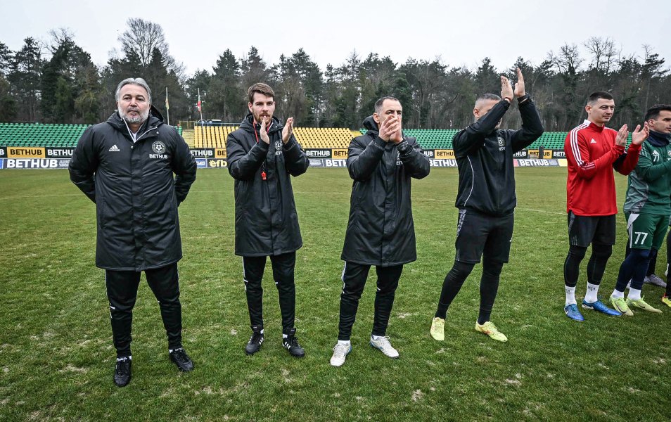 Ясен Петров1