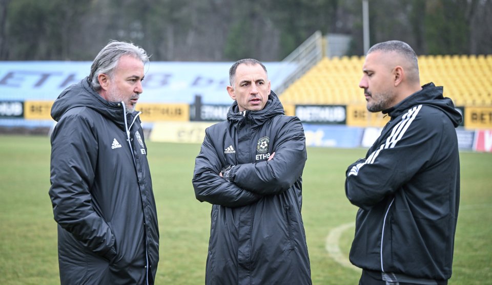 Ясен Петров1