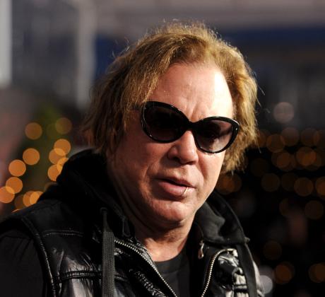 Холивудската звезда Мики Рурк публично се разграничи от GoFundMe кампания