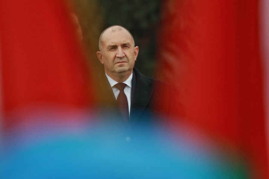 <p>Пред паметника на Незнайния воин в София беше отслужен традиционният богоявленски водосвет на бойните знамена, флаговете и знамената-светини на Българската армия.</p>