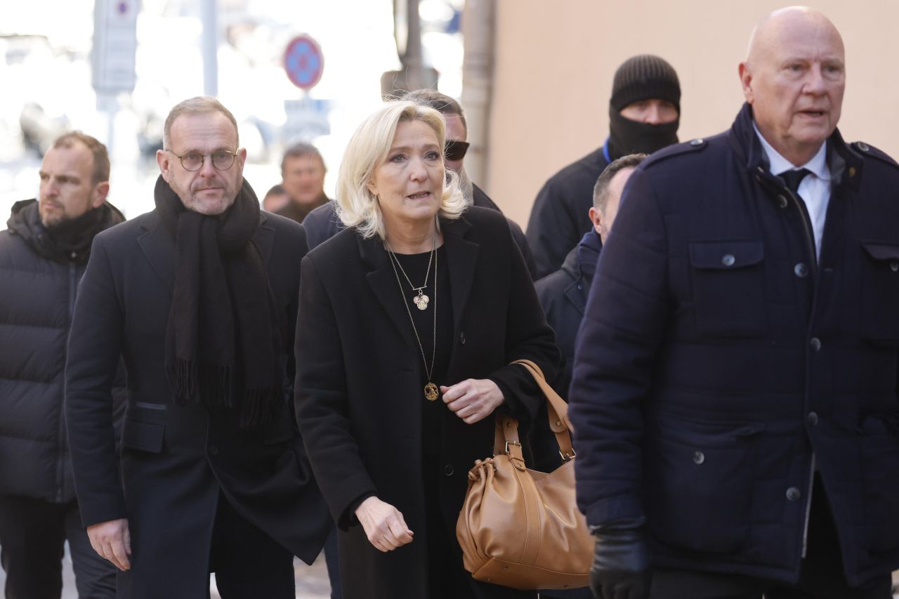 <p>Френската киноикона Брижит Бардо ще бъде погребана в родния ѝ град Сен Тропе. Скромното изпращане в последния ѝ път ще отрази нейната дългогодишна любов към животните, както и крайнодесните ѝ политически възгледи.</p>