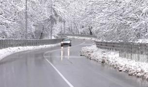 Коварен риск "дебне" по пътищата: Какво да правим при "черен лед" (ВИДЕО)