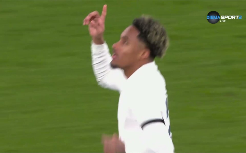 Уилсон Одобер намали изоставането на Тотнъм срещу Астън Вила