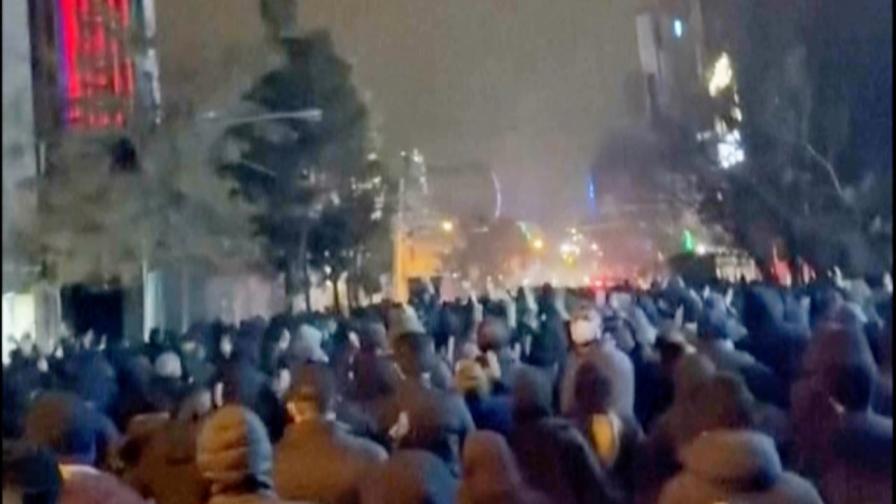 Броят на жертвите при протестите в Иран расте