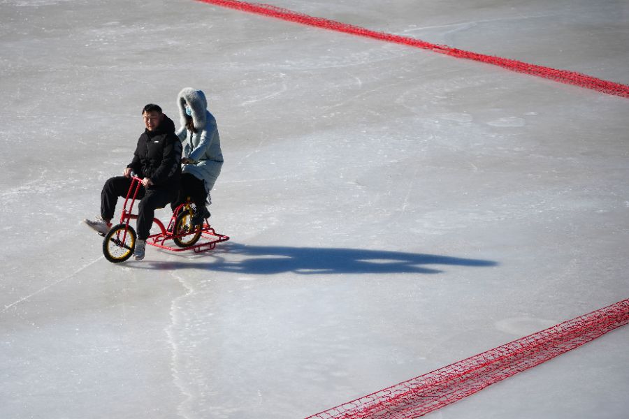 <p>Снежни приключения в Лонгтан парк в Пекин.</p>