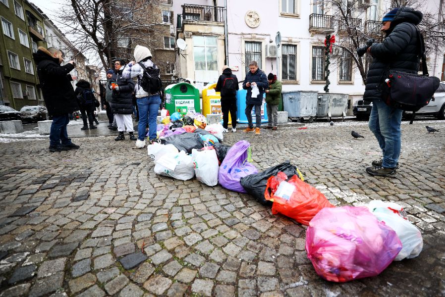 "Да изхвърлим боклука": Граждани протестираха на ул. "Московска"