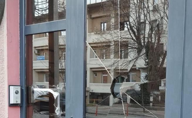 Нападение над българското посолство в Скопие (СНИМКИ)