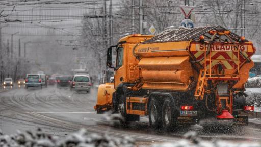 АПИ: Пътищата се почистват от 608 машини, обстановката е спокойна