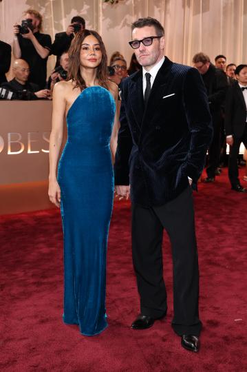 Любов на червения килим: Най-красивите звездни двойки на „Златните глобуси“ 2026 (СНИМКИ) - снимка 10