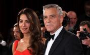Страст, класа и огнено червено - Амал и Джордж Клуни на наградите 