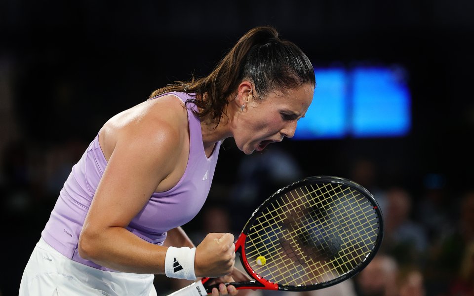 Касаткина отстрани Сакари на старта в Аделаида