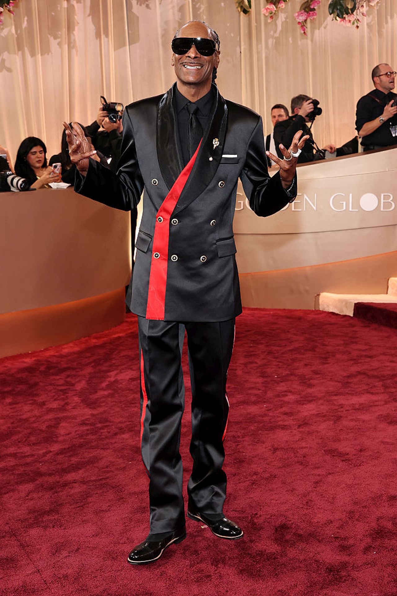 <p><strong>Снуп Дог </strong>и неговия&nbsp;костюм приличащ на пижама.</p>