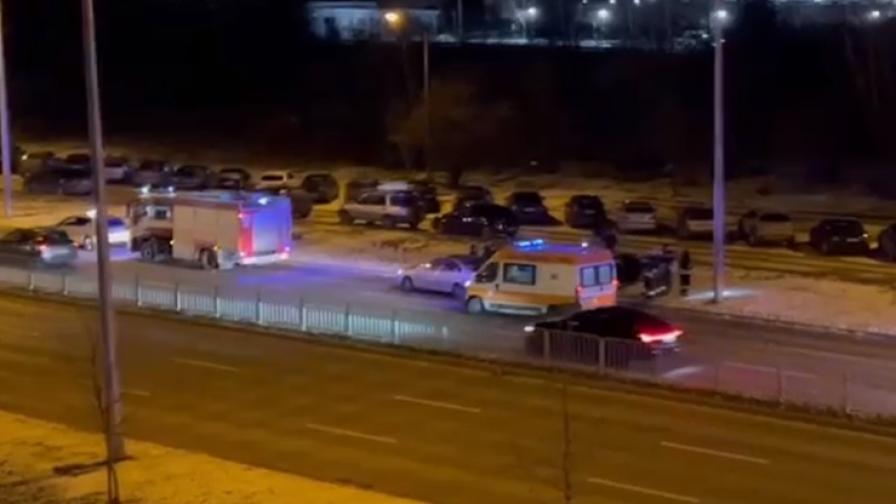 Тежка катастрофа в София, кола се обърна по таван