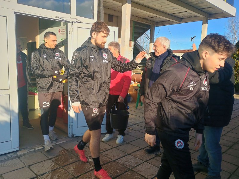 Локомотив Мездра1