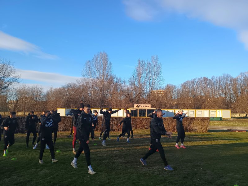 Локомотив Мездра1