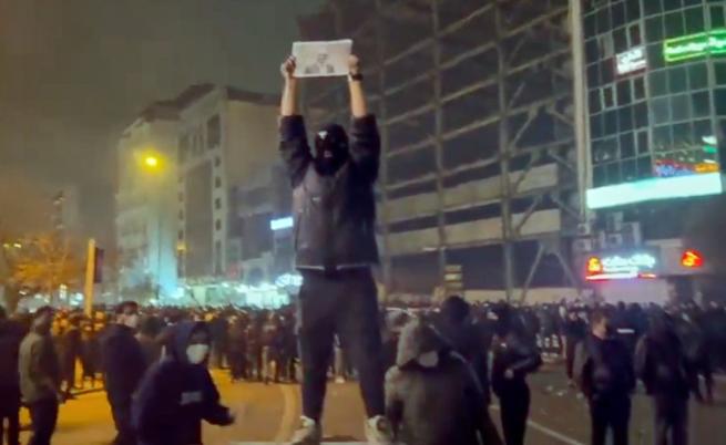 Синът на последния ирански шах призова САЩ за бърза намеса в Иран