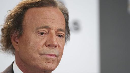 Жалбата за сексуално насилие срещу Хулио Иглесиас беше отхвърлена