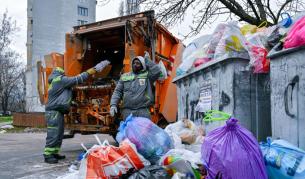 Кметът на "Изгрев" уволни служители от сметоизвозването, назначи непалци
