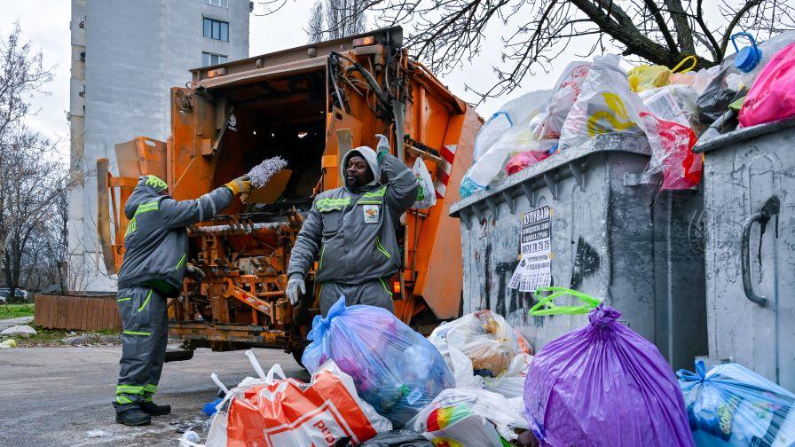 СО за кризата с боклука: Над 377 тона отпадъци са извозени за ден от трите най-засегнати района
